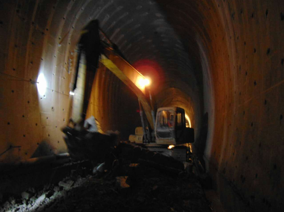 隧道安全專業高效仰拱，二次襯砌爆破拆除施工